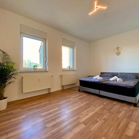 Hochwertige Ferienwohnung Mit 7Qm Balkon, Netflix, Kaffeeautomat, Rainshower Bad Zwickau Exterior foto