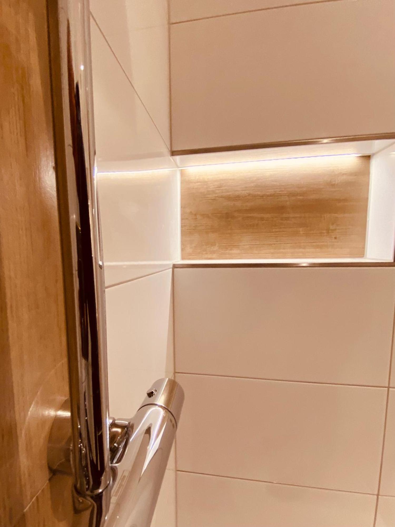 Hochwertige Ferienwohnung Mit 7Qm Balkon, Netflix, Kaffeeautomat, Rainshower Bad Zwickau Exterior foto
