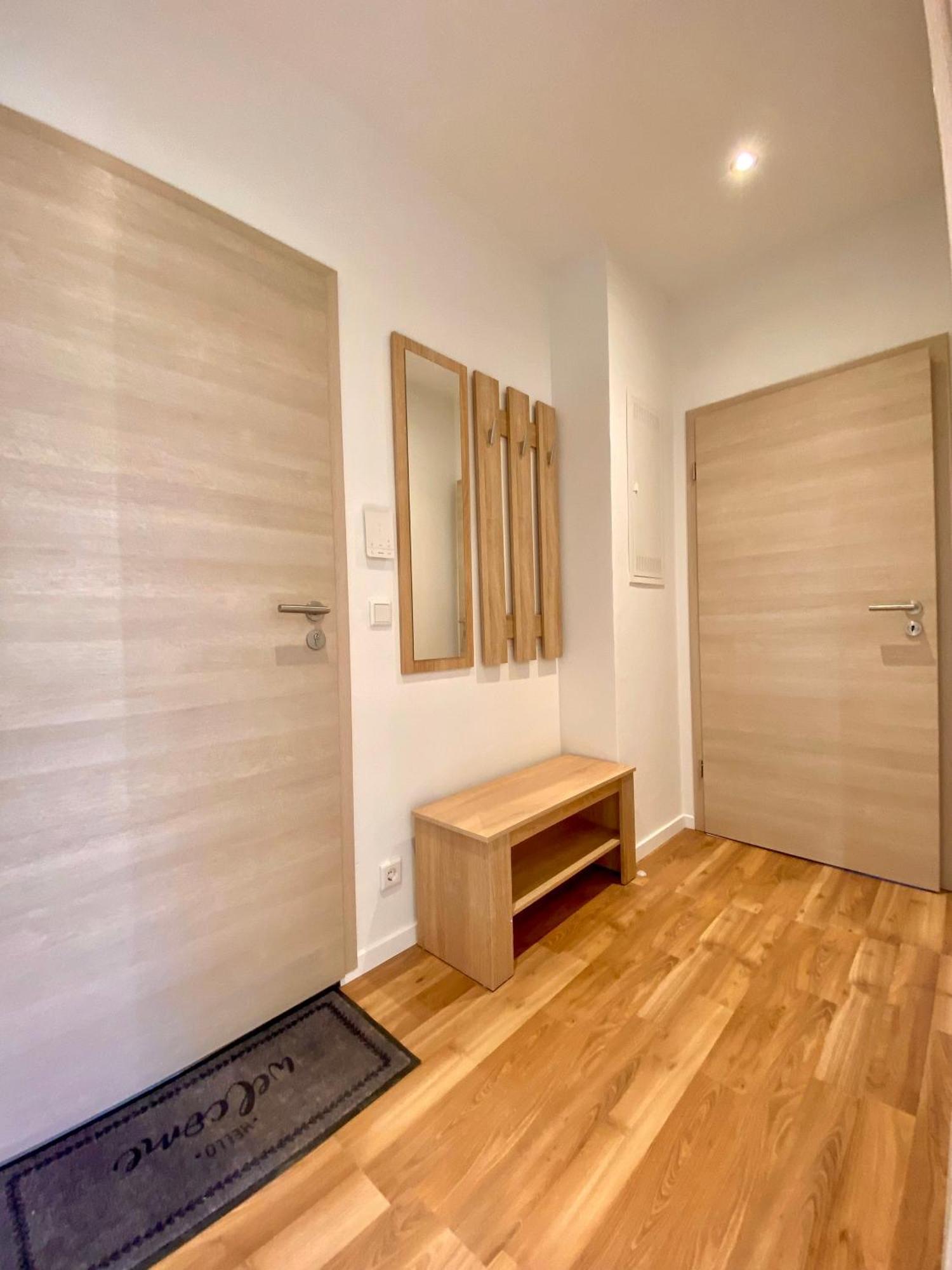 Hochwertige Ferienwohnung Mit 7Qm Balkon, Netflix, Kaffeeautomat, Rainshower Bad Zwickau Exterior foto