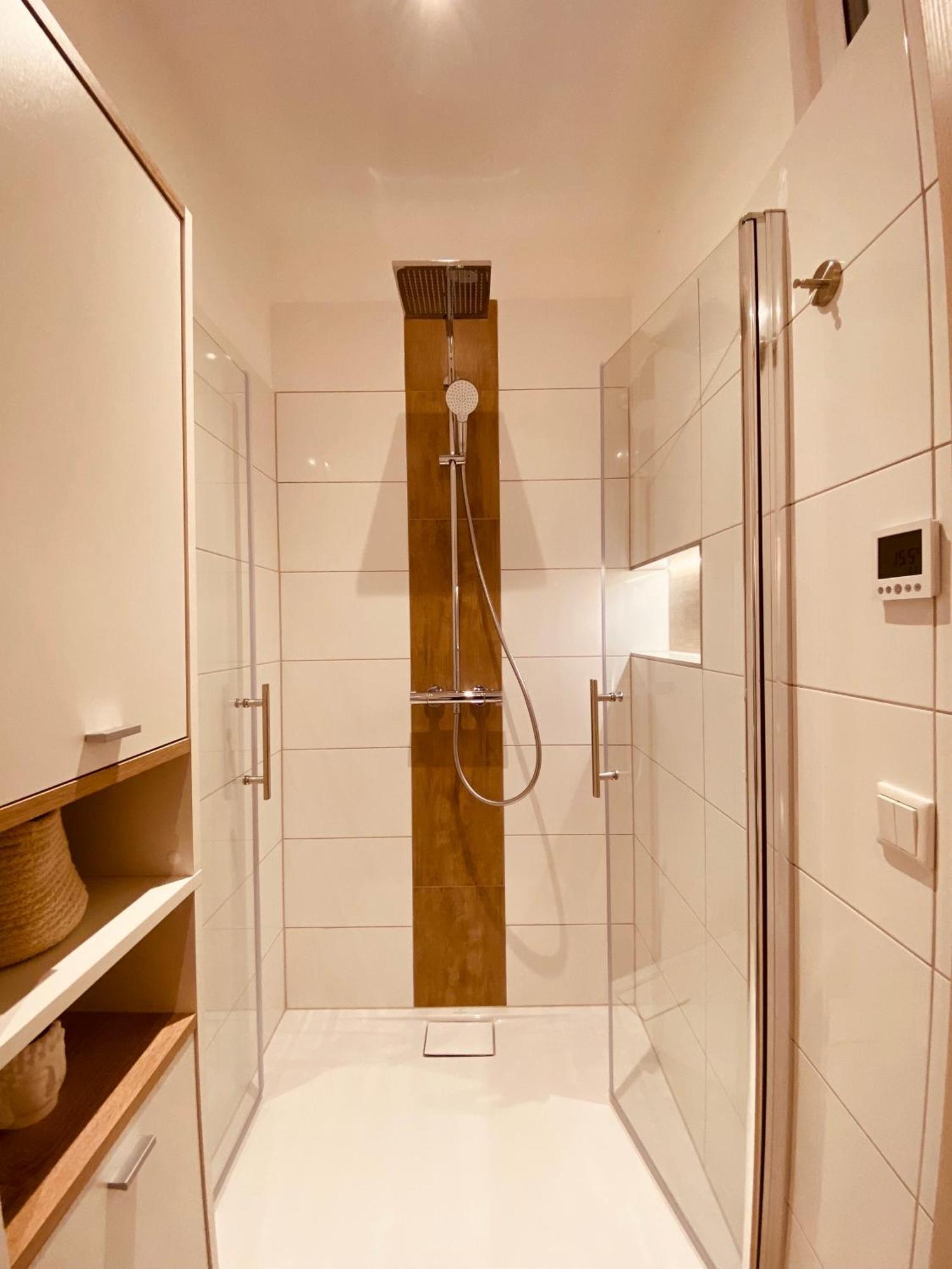 Hochwertige Ferienwohnung Mit 7Qm Balkon, Netflix, Kaffeeautomat, Rainshower Bad Zwickau Exterior foto