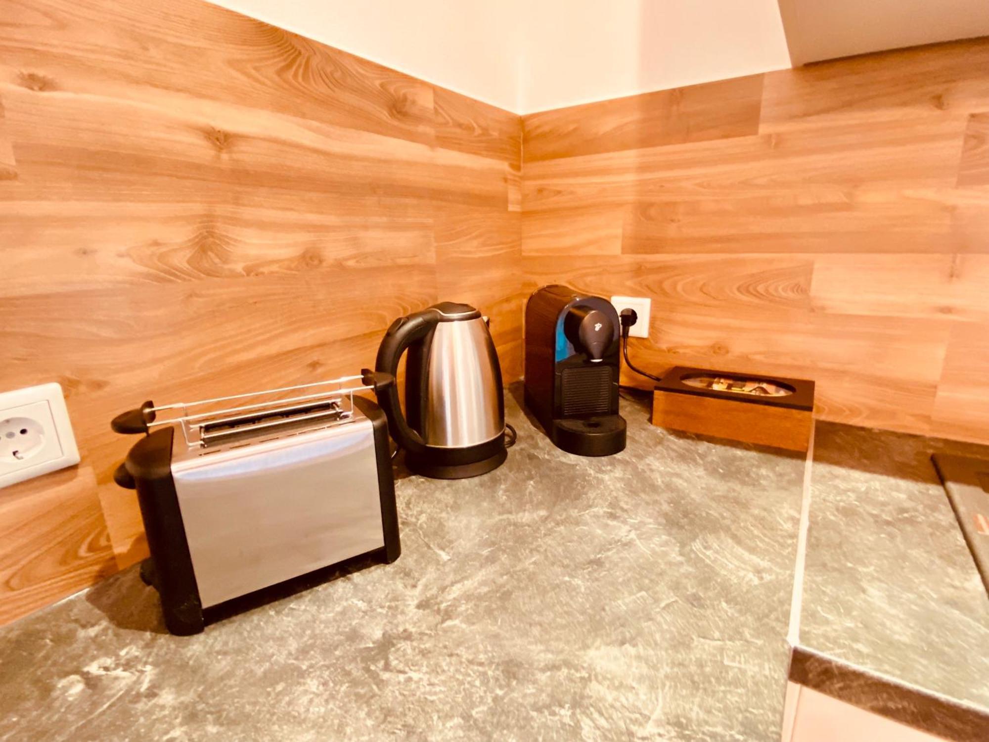 Hochwertige Ferienwohnung Mit 7Qm Balkon, Netflix, Kaffeeautomat, Rainshower Bad Zwickau Exterior foto