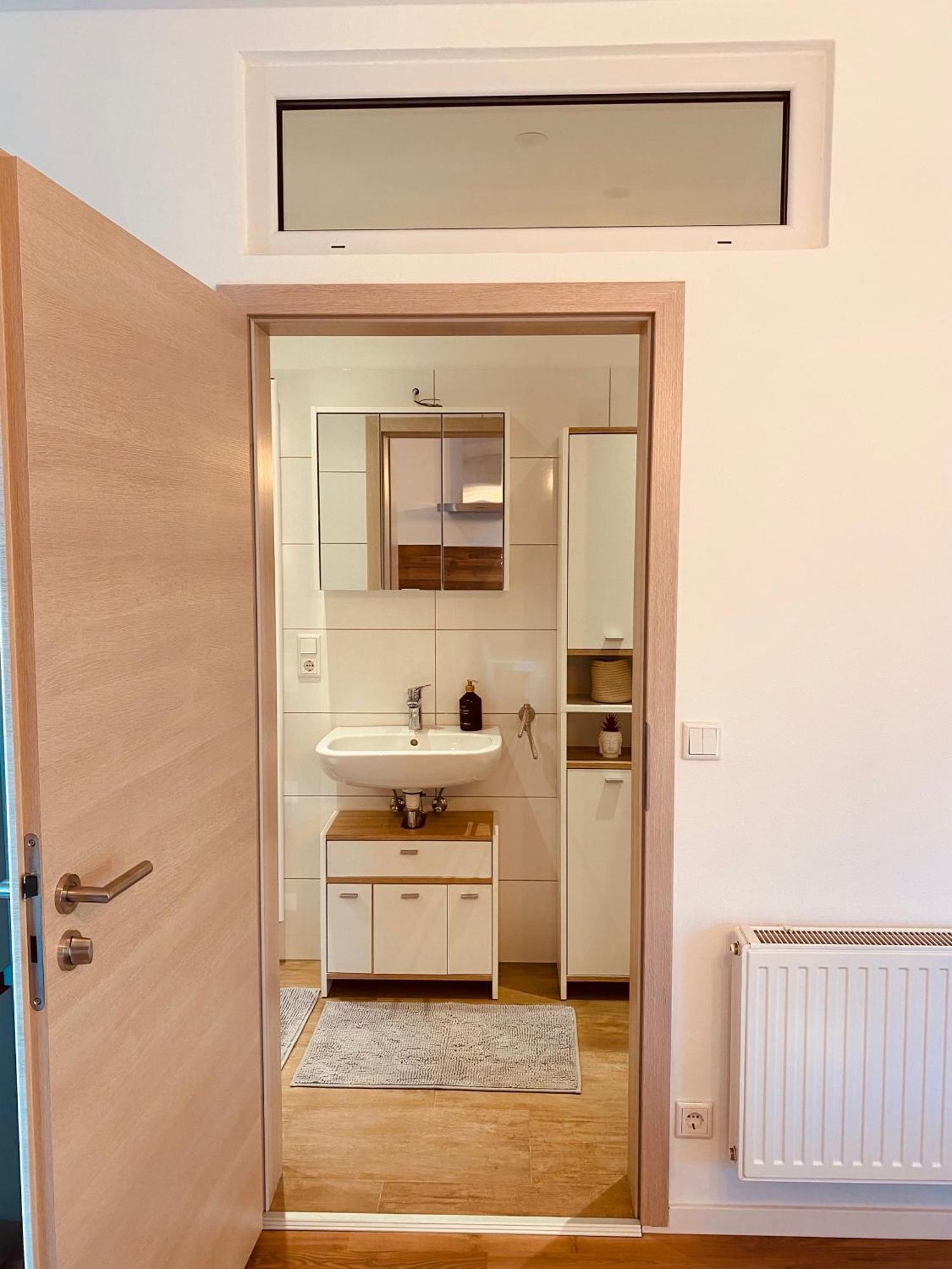 Hochwertige Ferienwohnung Mit 7Qm Balkon, Netflix, Kaffeeautomat, Rainshower Bad Zwickau Exterior foto