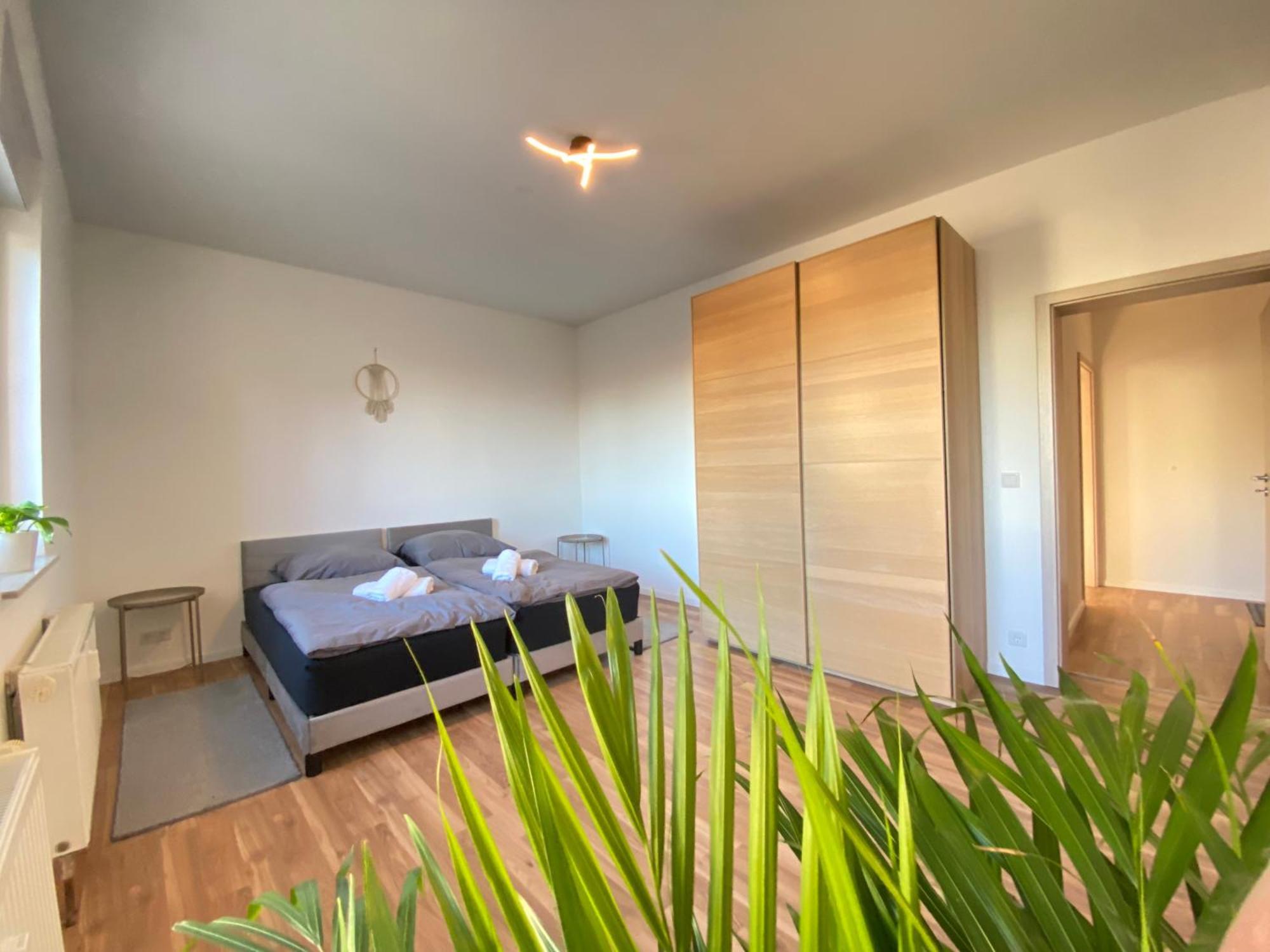 Hochwertige Ferienwohnung Mit 7Qm Balkon, Netflix, Kaffeeautomat, Rainshower Bad Zwickau Exterior foto