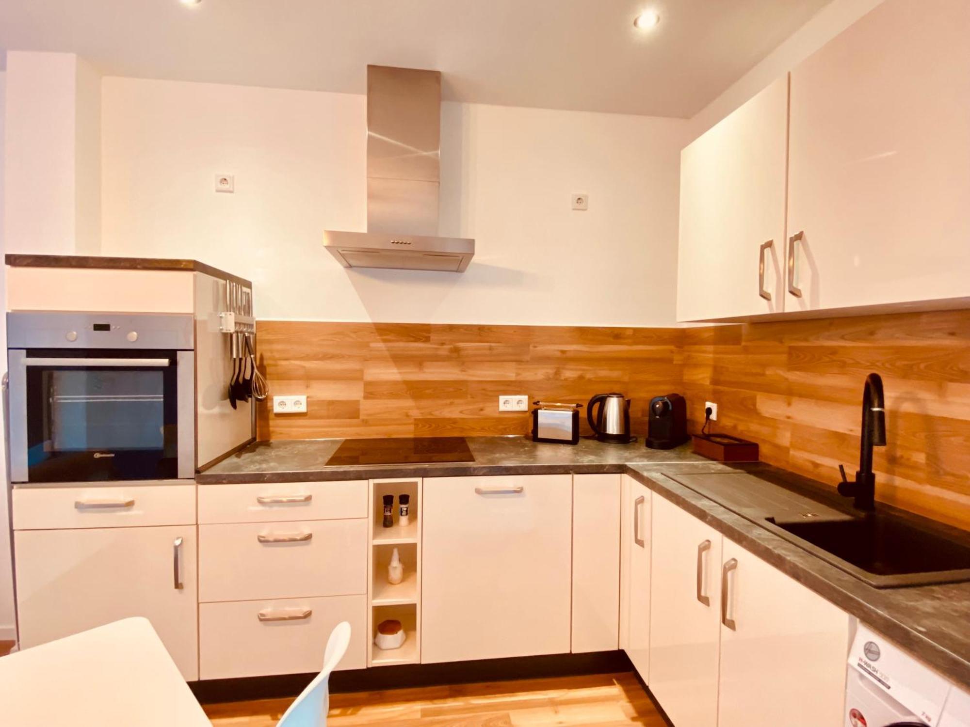 Hochwertige Ferienwohnung Mit 7Qm Balkon, Netflix, Kaffeeautomat, Rainshower Bad Zwickau Exterior foto